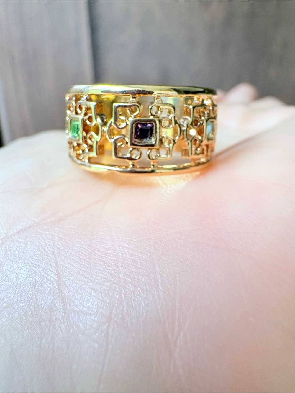 Vintage 90s Avon Gold Tone Wide Filigree Band Ring Green Purple Blue Stones Sz 9 - Picture 6 of 13